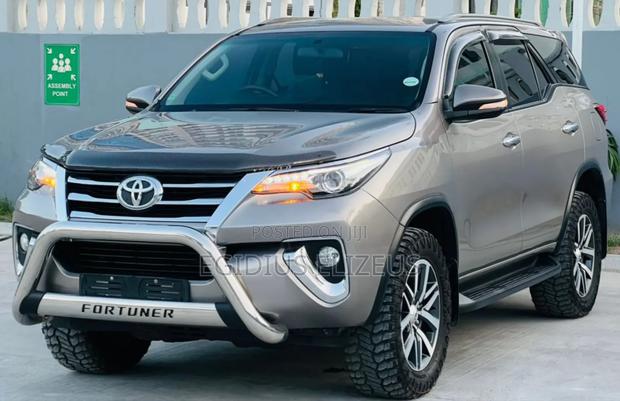Toyota Fortuner 2021 Gray