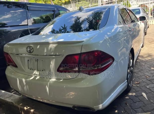 Toyota Crown 2008 White