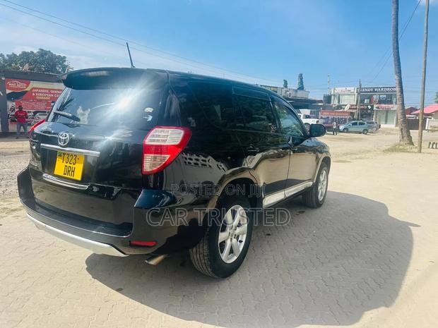 Toyota Vanguard 2010 Black