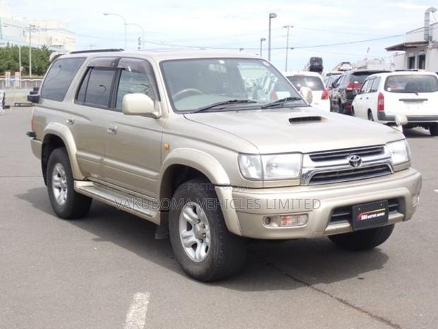 Toyota Hilux Surf 2000 Gold