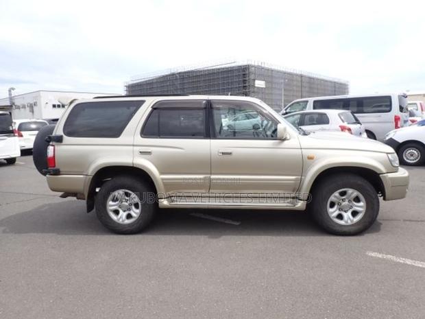 Toyota Hilux Surf 2000 Gold