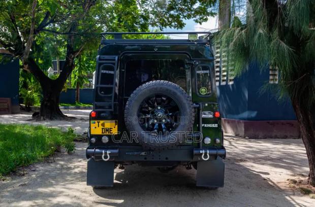 Land Rover Defender 2001 Green