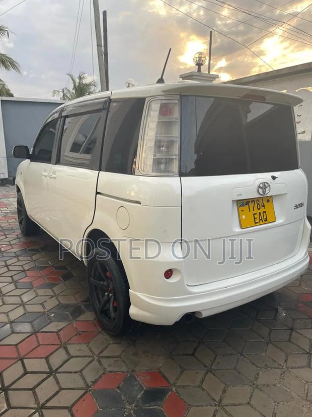 Toyota Sienta 2005 White
