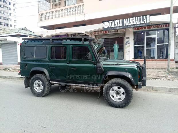 Land Rover Defender 2002 Green