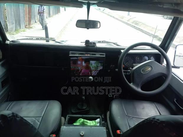 Land Rover Defender 2002 Green