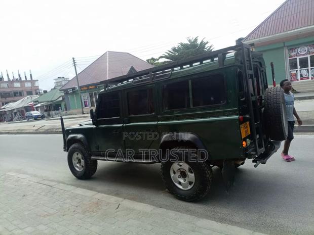 Land Rover Defender 2002 Green