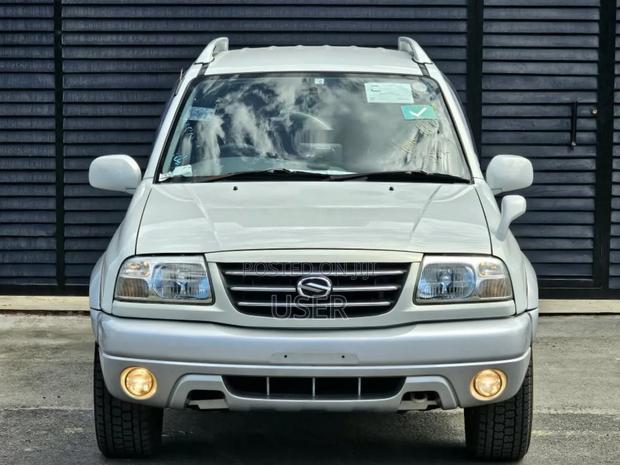 Suzuki Escudo 2003 White