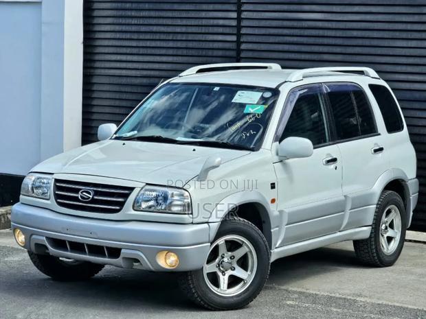 Suzuki Escudo 2003 White