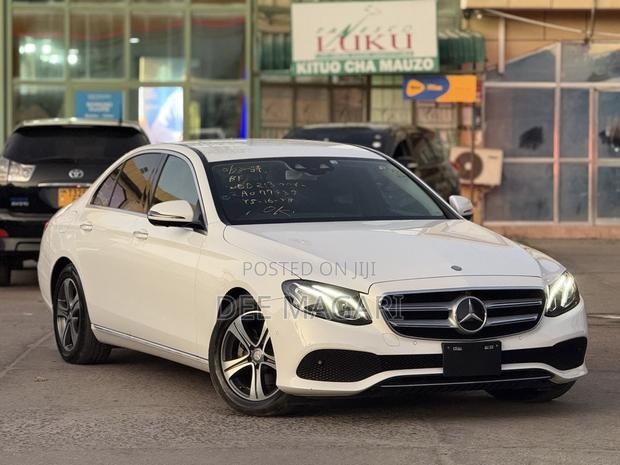 Mercedes-Benz E220 2017 White