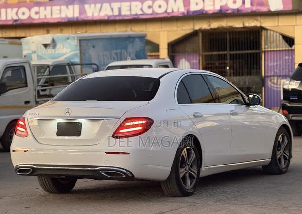 Mercedes-Benz E220 2017 White
