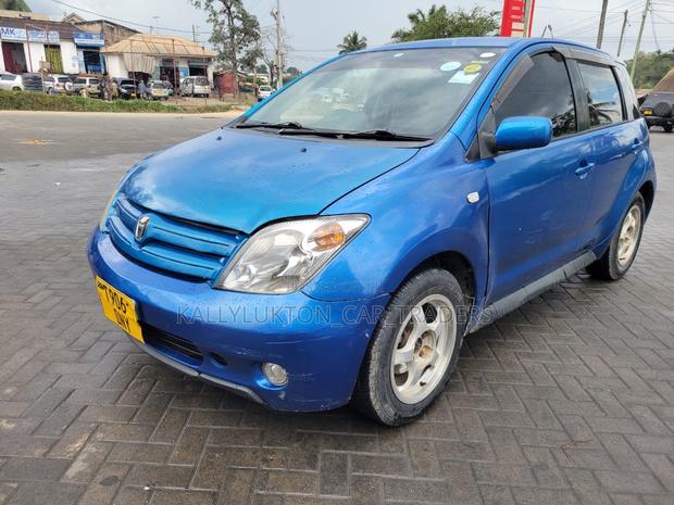 Toyota IST 2004 Blue