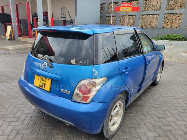 Toyota IST 2004 Blue