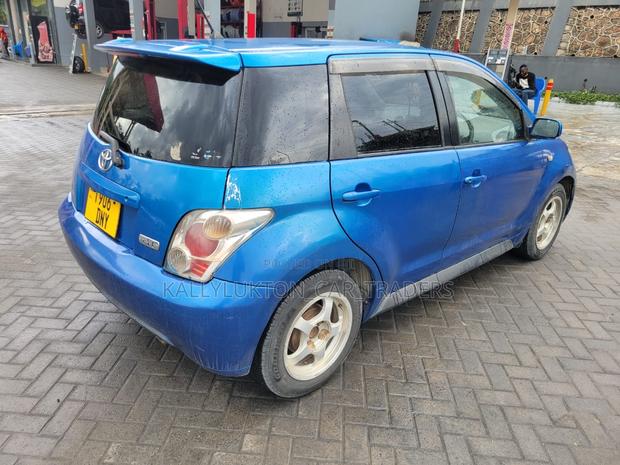 Toyota IST 2004 Blue