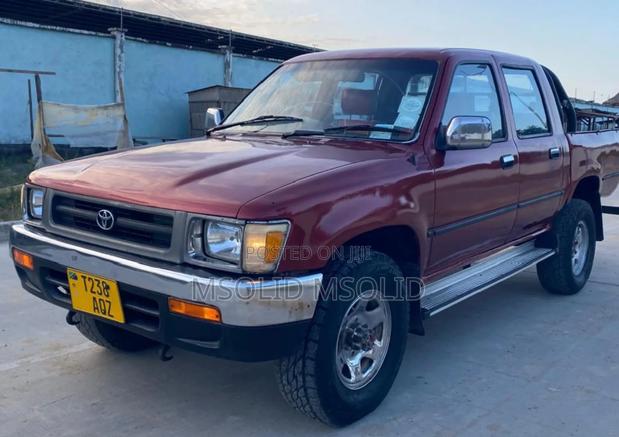 Toyota Hilux 1996 Burgundy