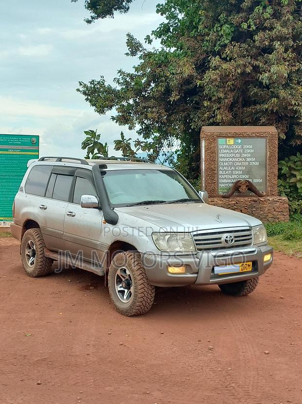 Toyota Land Cruiser 100 4.2 2006 Silver