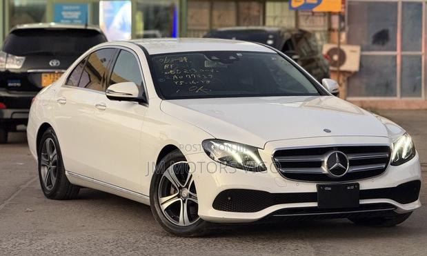 Mercedes-Benz E220 2017 White