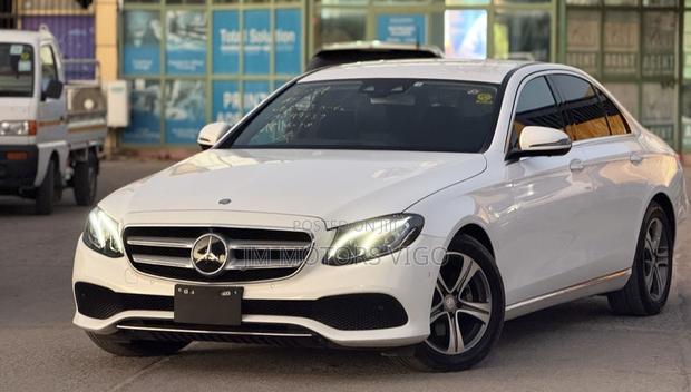 Mercedes-Benz E220 2017 White