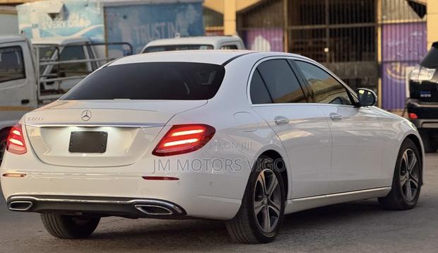 Mercedes-Benz E220 2017 White