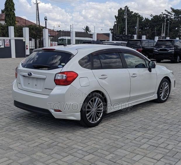 Subaru Impreza 2.0i Hatchback CVT 2012 White