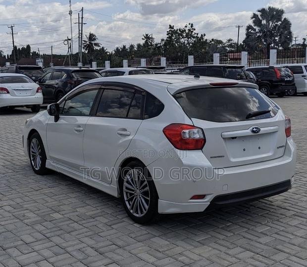 Subaru Impreza 2.0i Hatchback CVT 2012 White