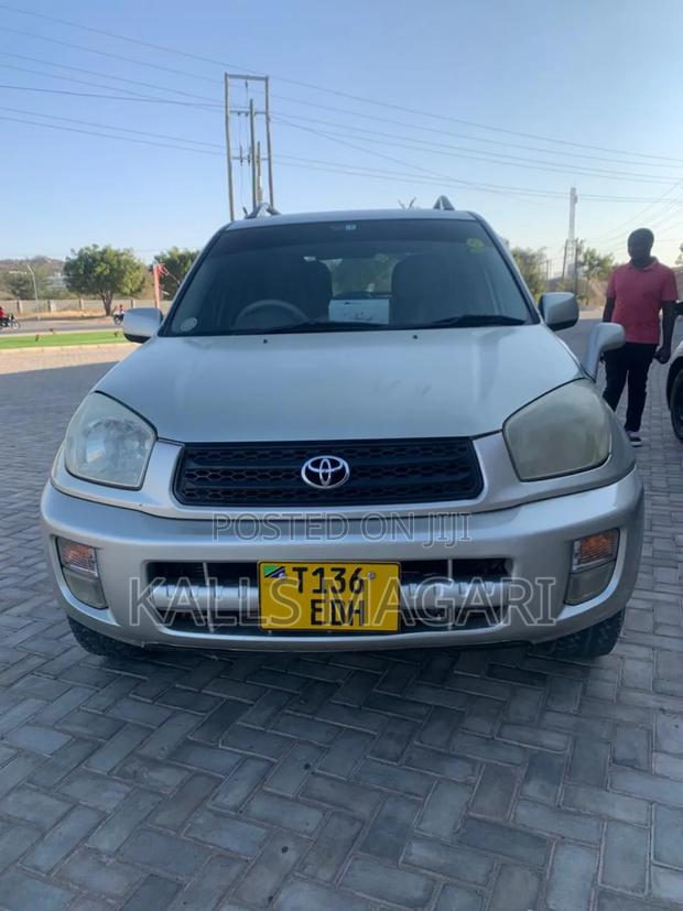 Toyota RAV4 2004 Gold