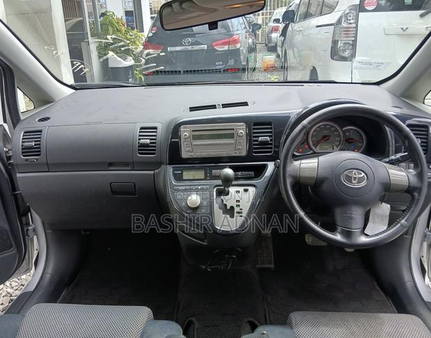 Toyota Wish 2007 Silver