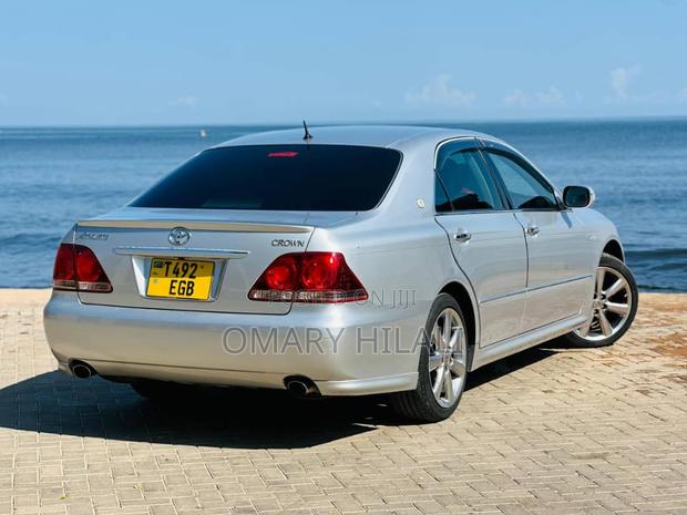 Toyota Crown 2006 Silver