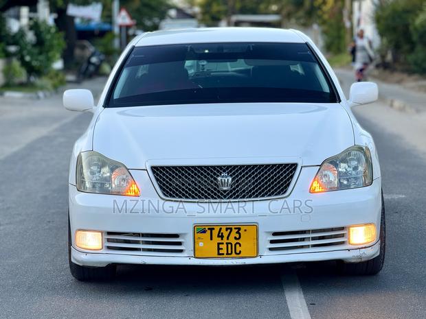 Toyota Crown 2005 White
