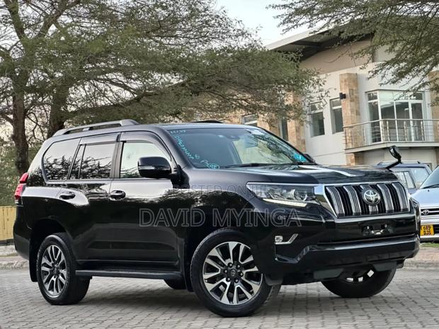Toyota Land Cruiser Prado 2023 Black