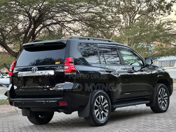 Toyota Land Cruiser Prado 2023 Black