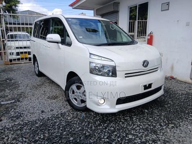 Toyota Noah 2.0 143hp YY AWD (5 Seater) 2009 Pearl