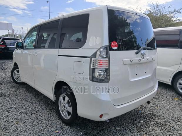 Toyota Noah 2.0 143hp YY AWD (5 Seater) 2009 Pearl