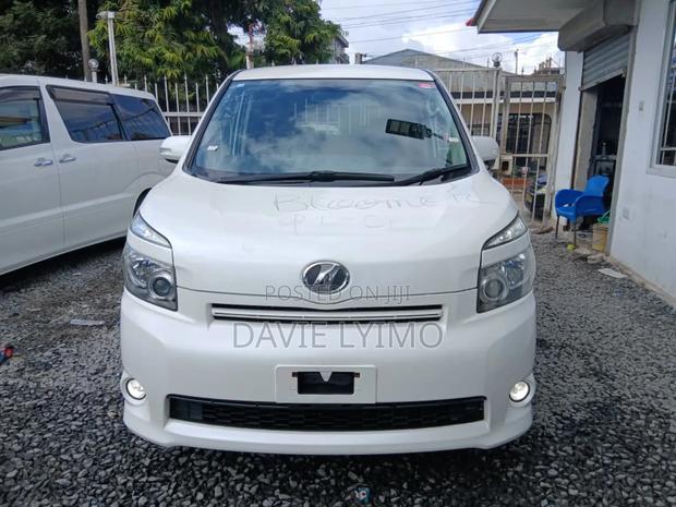 Toyota Noah 2.0 143hp YY AWD (5 Seater) 2009 Pearl