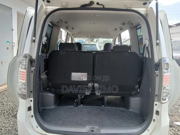 Toyota Noah 2.0 143hp YY AWD (5 Seater) 2009 Pearl