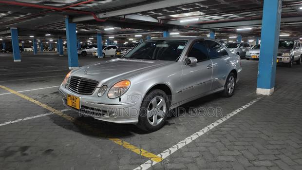 Mercedes-Benz E320 2004 Silver