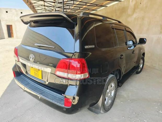 Toyota Land Cruiser 4.6 V8 ZX 2011 Black