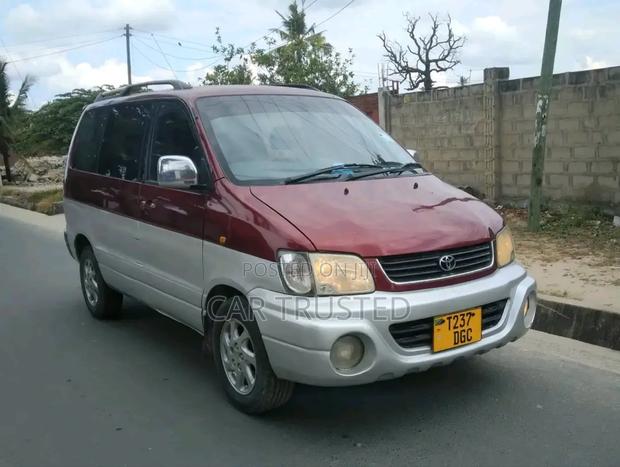 Toyota Noah 2.0 AWD (8 Seater) 2003 Maroon