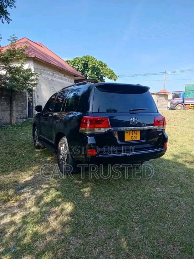 Toyota Land Cruiser 4.6 V8 ZX 2012 Black