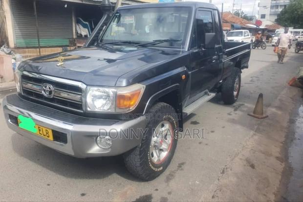 Toyota Land Cruiser 2012 Black