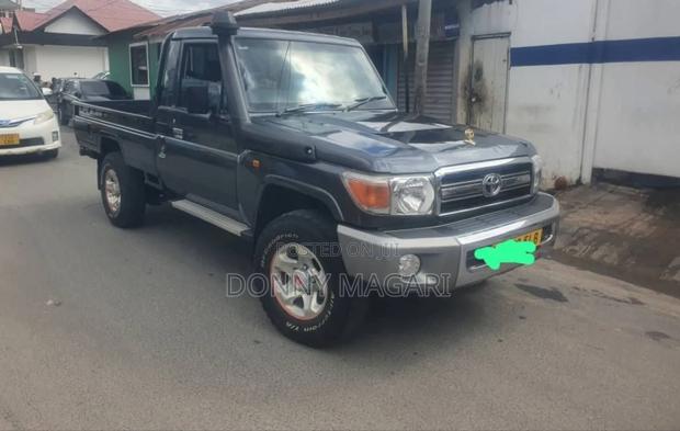 Toyota Land Cruiser 2012 Black