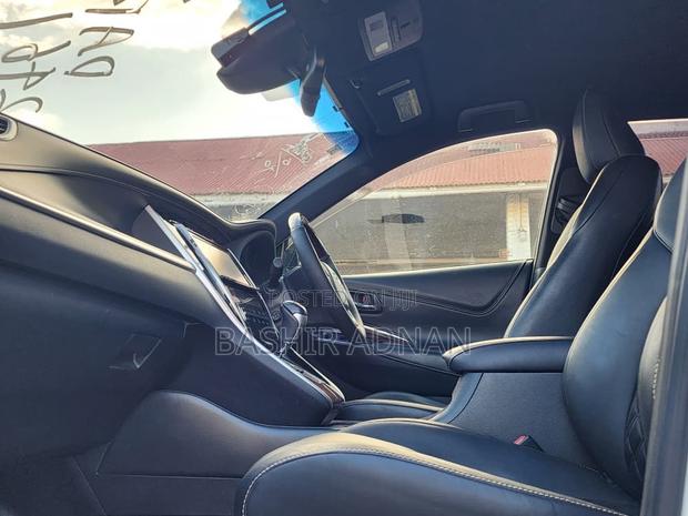 Toyota Harrier 2.0 2015 Off white