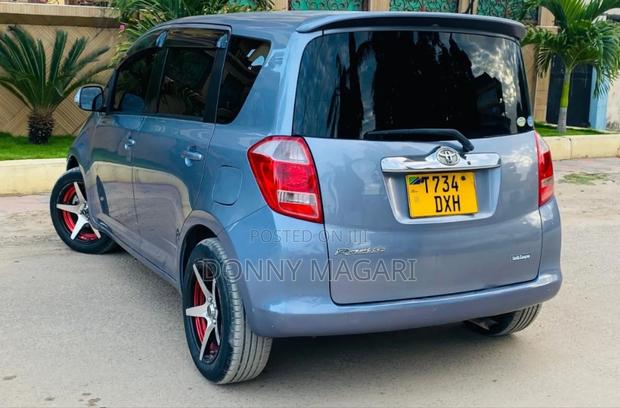 Toyota Ractis 2008 Blue