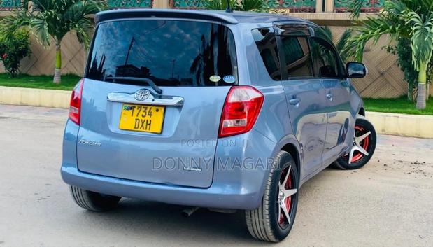 Toyota Ractis 2008 Blue