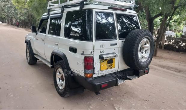 Toyota Land Cruiser 2011 White