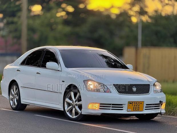 Toyota Crown Royale 2005 White