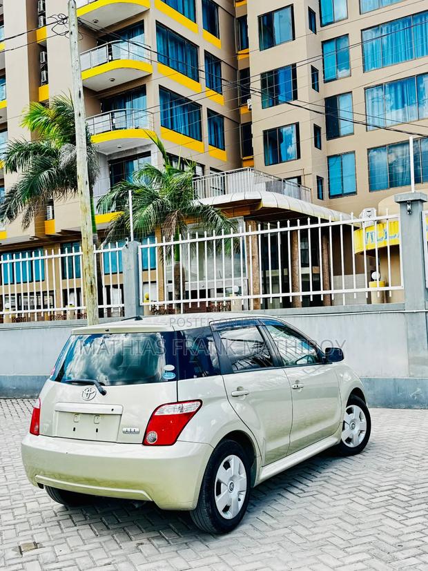Toyota IST 2007 Green