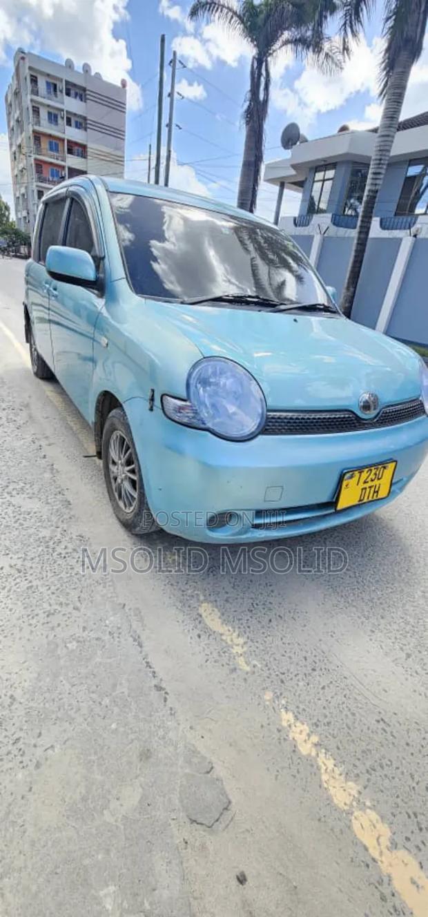 Toyota Sienta 2005 Blue