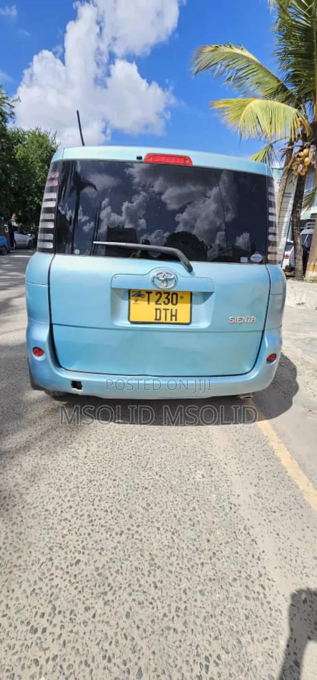 Toyota Sienta 2005 Blue
