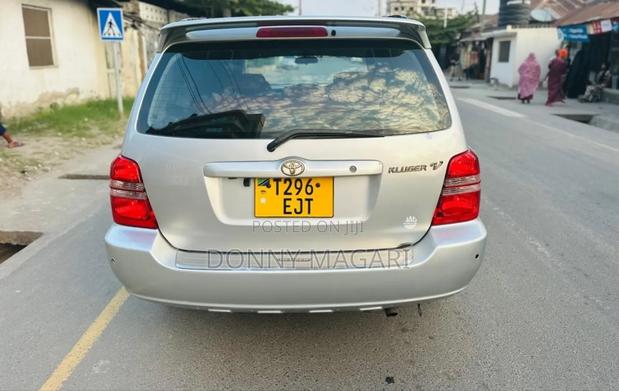 Toyota Kluger 2002 Silver