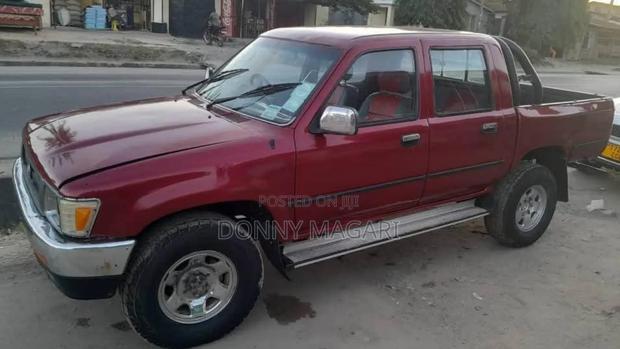 Toyota Hilux 2018 Red
